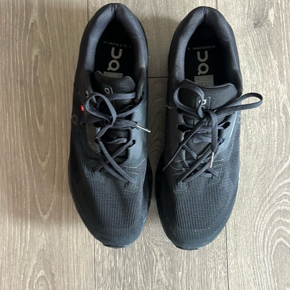 On Cloud cloudstratus Men’s black running sneaker shoe